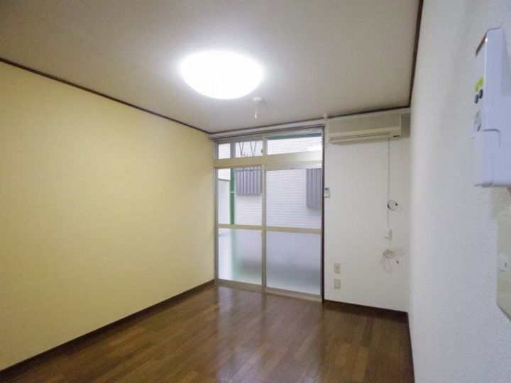 エスタ吉祥寺の居間