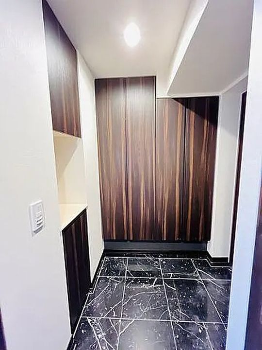 東京都新宿区内藤町(マンション)の賃貸物件の玄関