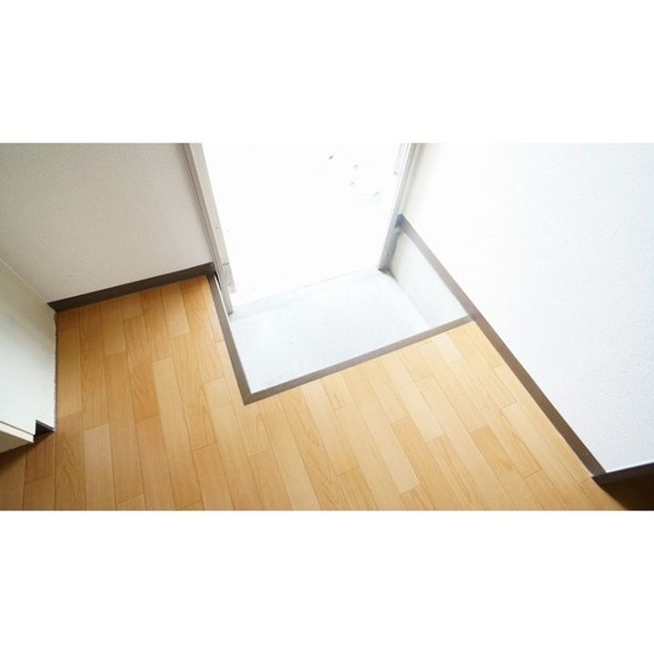 K1ハイツの玄関