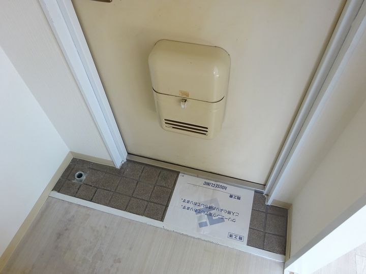 第一根岸ビルIIの玄関