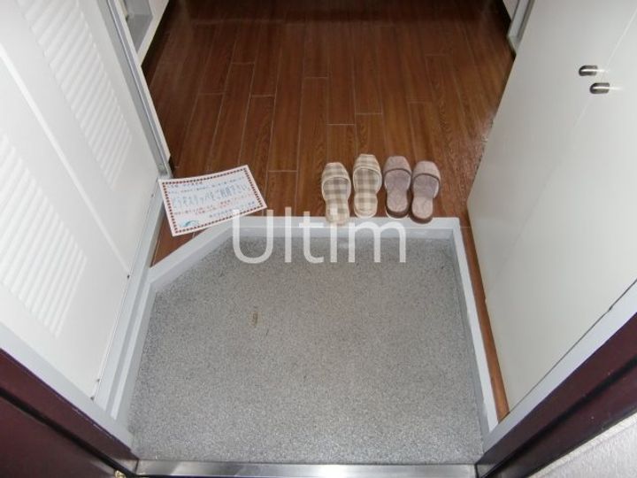 フレーヴァー深草の玄関