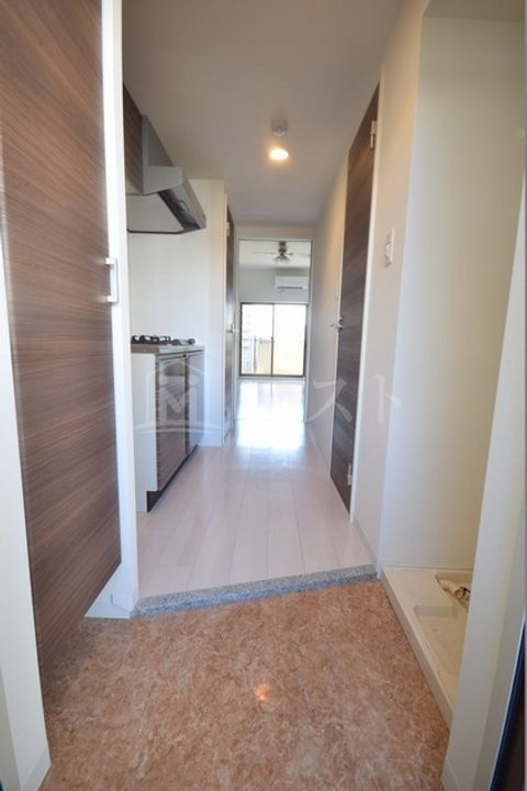 ラグゼ弁天町の玄関