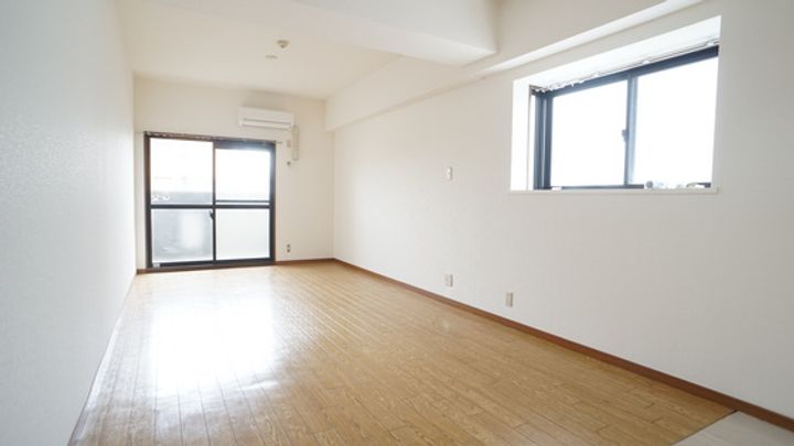 ミカーサ安島の居間