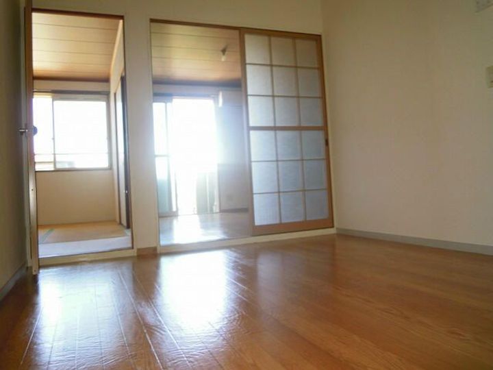 神奈川県小田原市中里(アパート)の賃貸物件の居間