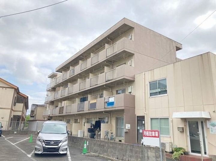 コーポスズキの外観