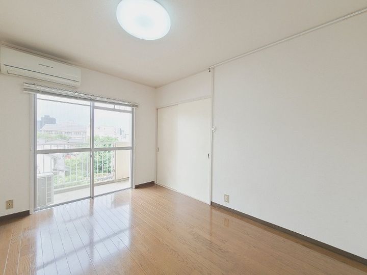 コーポスズキの居間