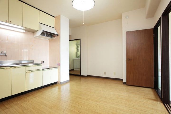 ファミール小田の居間