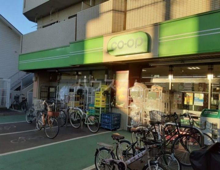 エメラルダスの周辺