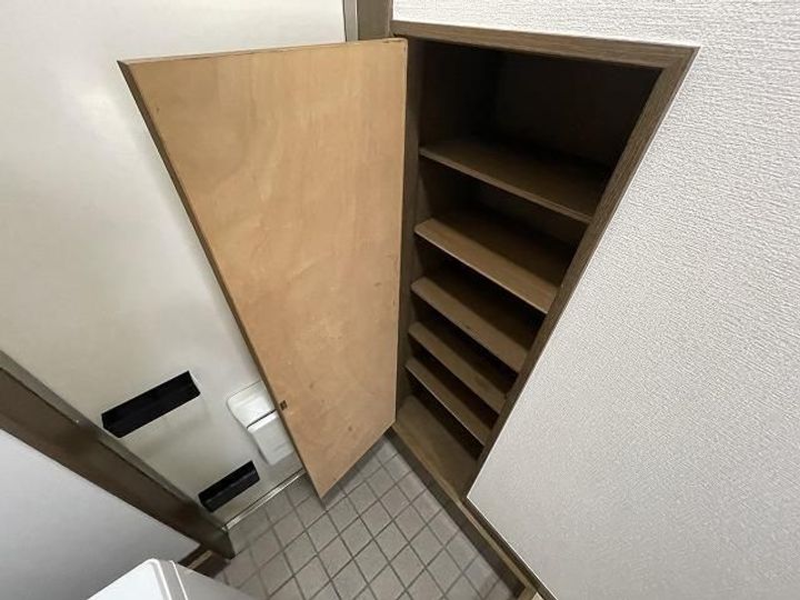 シャンテ小松島の玄関