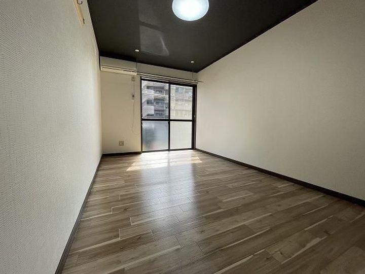シャンテ小松島の居間