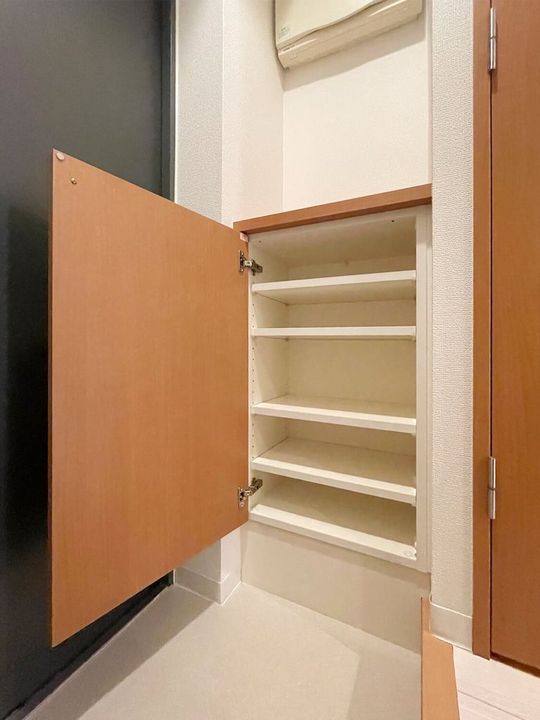 アヴァンセクール町屋の玄関