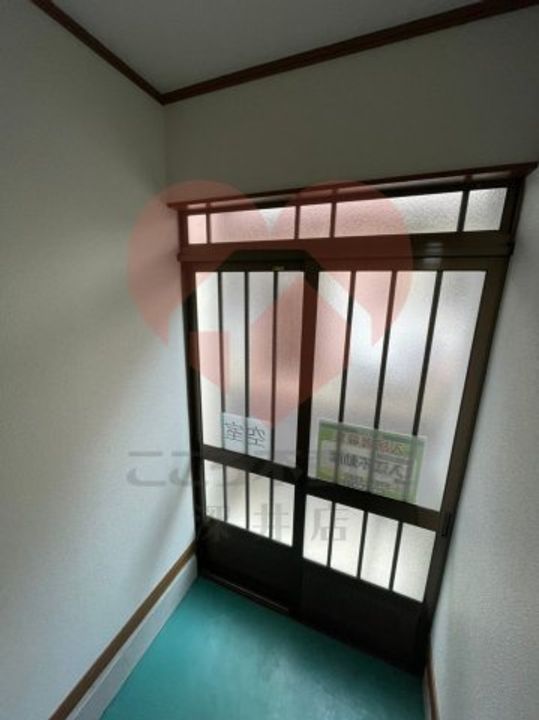 大阪府東大阪市御厨栄町2(一戸建)の賃貸物件の玄関