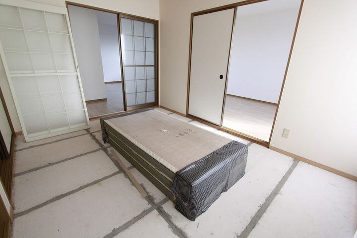 ハイカムール西の内装