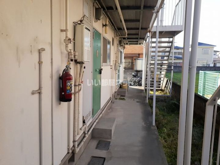 コーポ鈴木の玄関