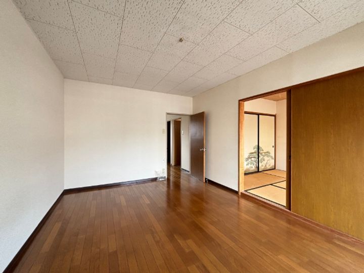 メゾンフォーラムの居間