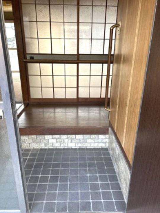 三重県津市幸町(一戸建)の賃貸物件の玄関