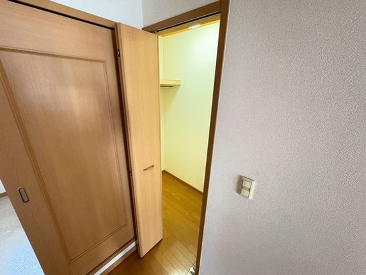 アイエスAの内装