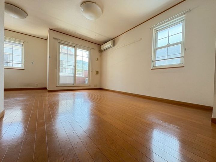 アイエスAの居間