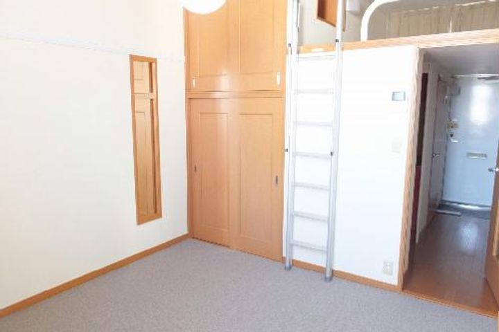 レオパレスオステン グッチの居間