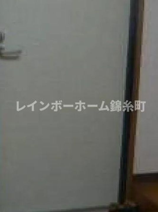 吉川ビルの玄関