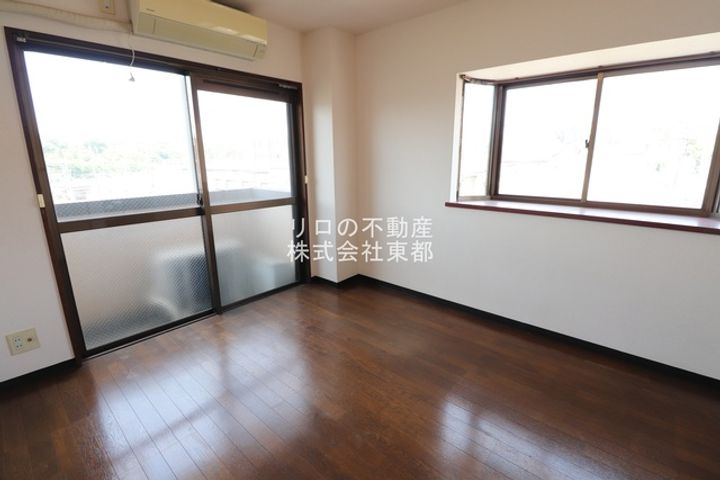 コートニュータウンの居間