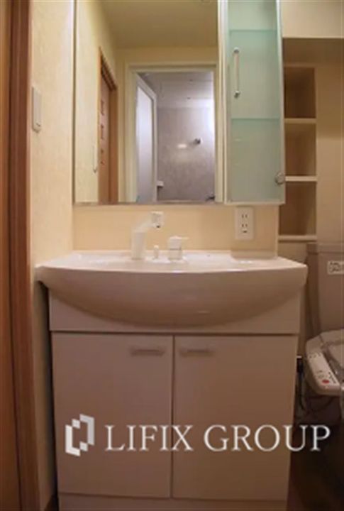 ルーブル学芸大学七番館の内装