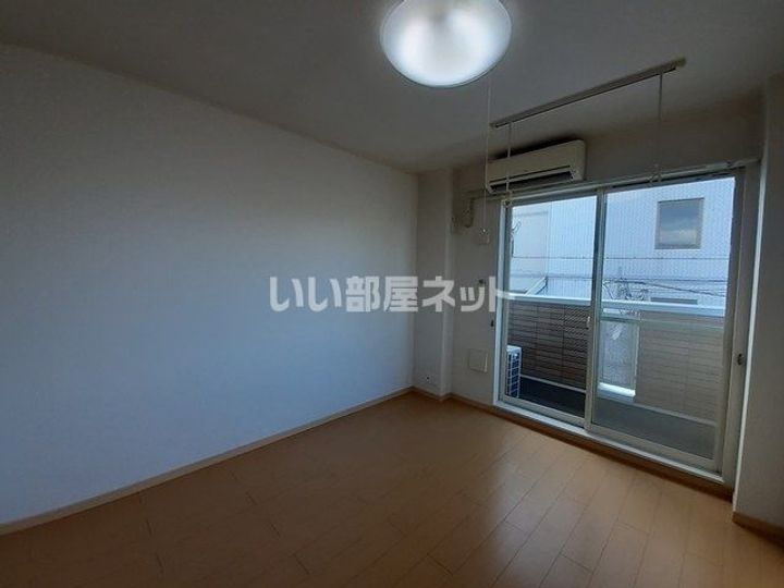 ドゥーエ コーキの居間