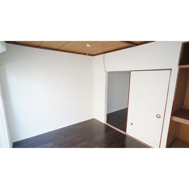 日の出マンションの居間