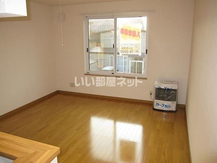 ミルツ啓北の居間