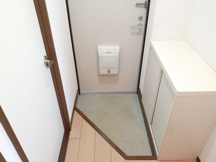 茨城県日立市滑川本町4(マンション)の賃貸物件の玄関