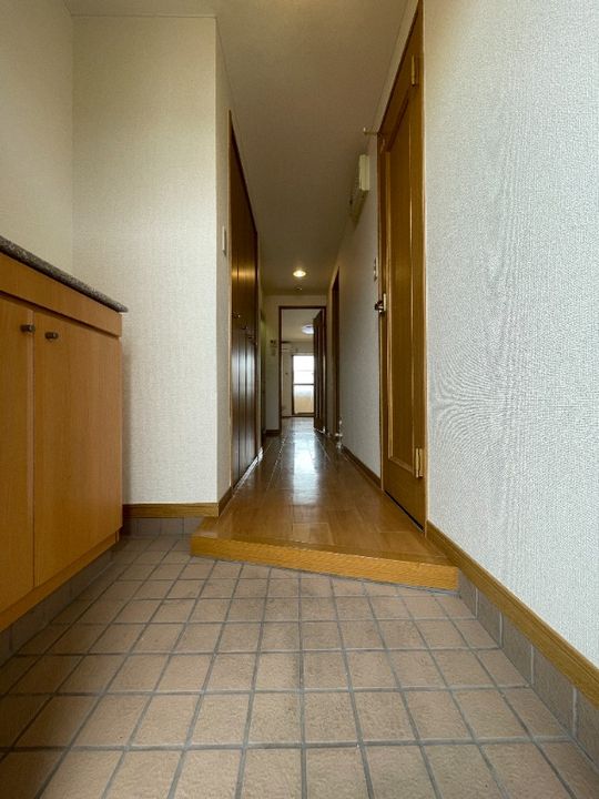 岡山県倉敷市阿知1の賃貸マンションの玄関