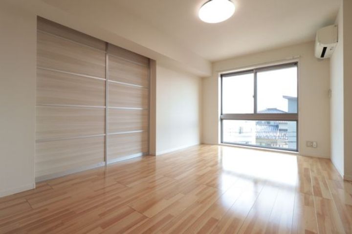 新潟県柏崎市松美1(マンション)の賃貸物件の居間