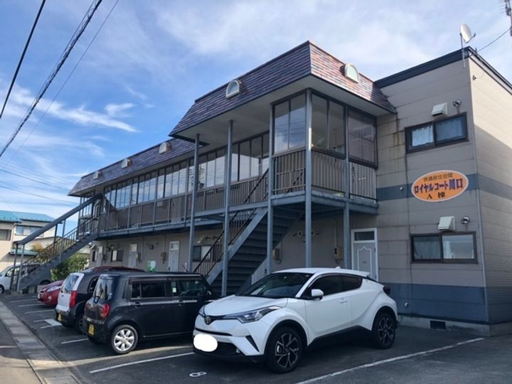 ロイヤルコート川口A棟の外観