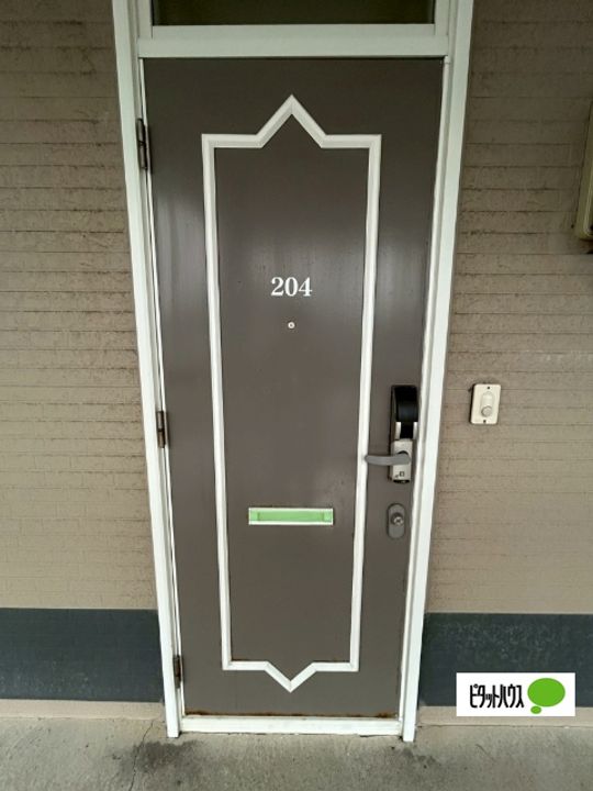 ロイヤルコート川口A棟の玄関