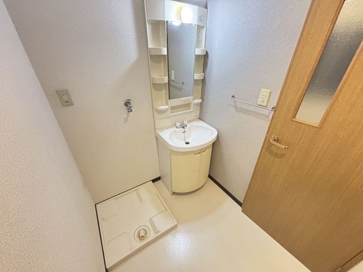 チセンビルの内装
