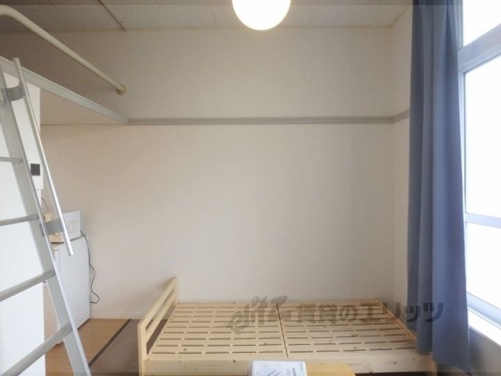 レオパレスカンフォーラの居間