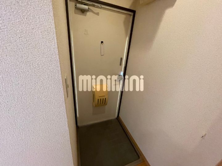 メゾンドパラディIIの玄関