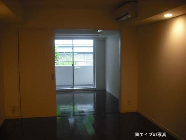 エスティメゾン東新宿の居間