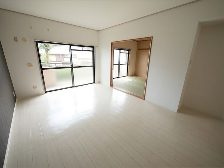 ベレガンス日立の居間