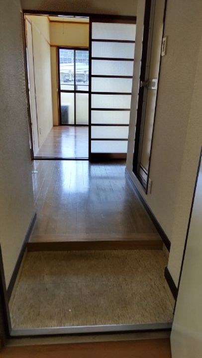 コーポ創備の玄関