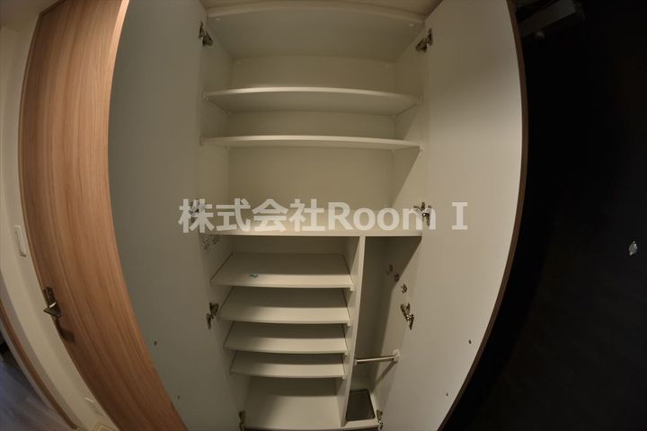 プレサンス北浜レガーロの玄関