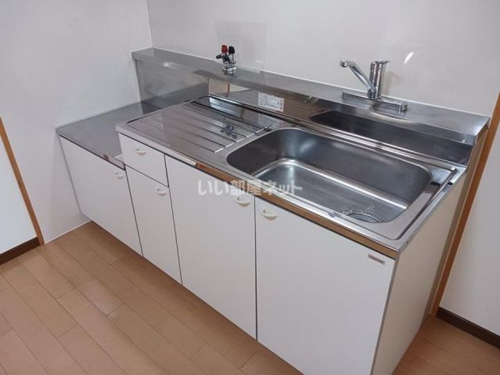 滋賀県彦根市後三条町(マンション)の賃貸物件のキッチン