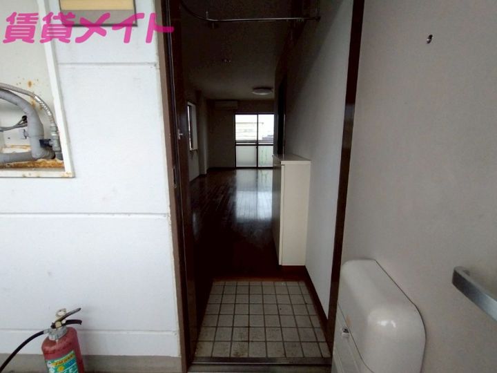 シェモアの玄関