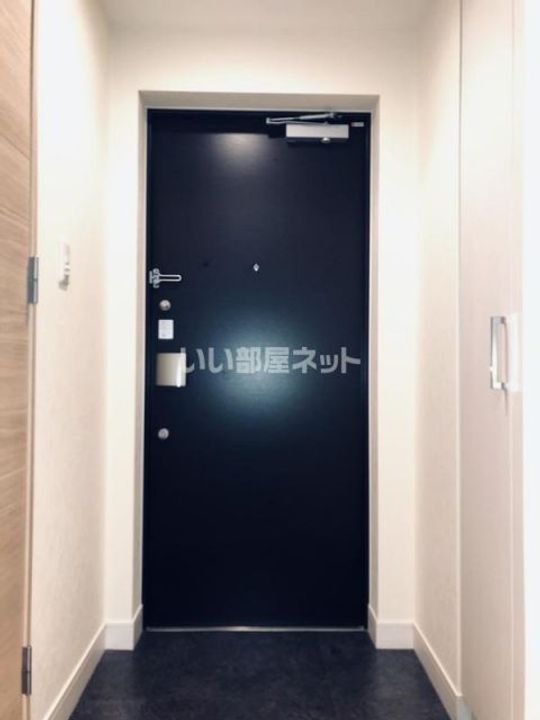 プレサンス京都四条烏丸響の玄関