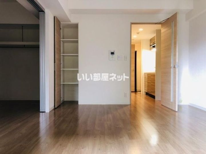 プレサンス京都四条烏丸響の居間