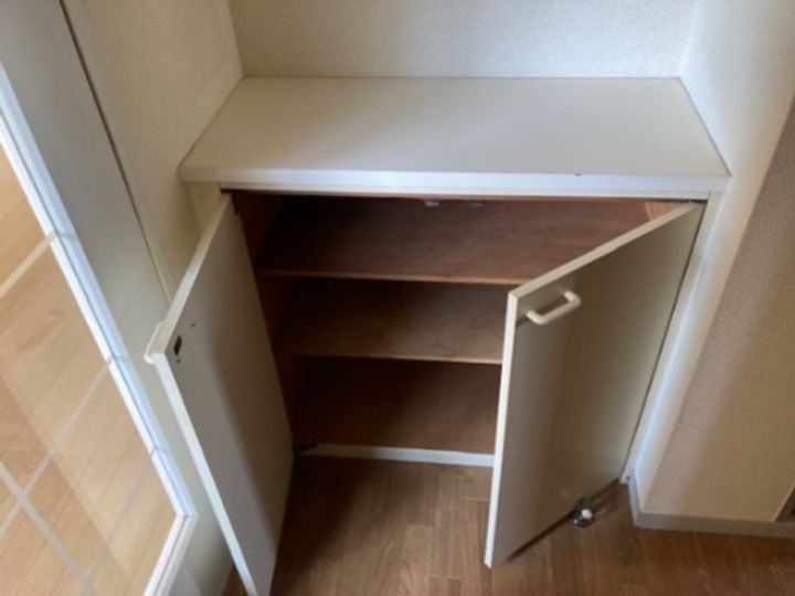 ヴァース・スパシーボの玄関