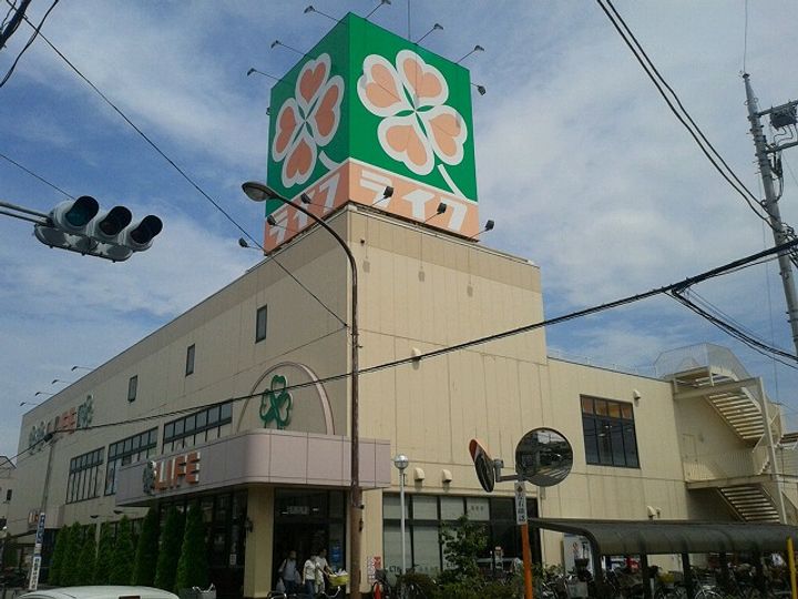 ドゥ―・アヴェニールの周辺