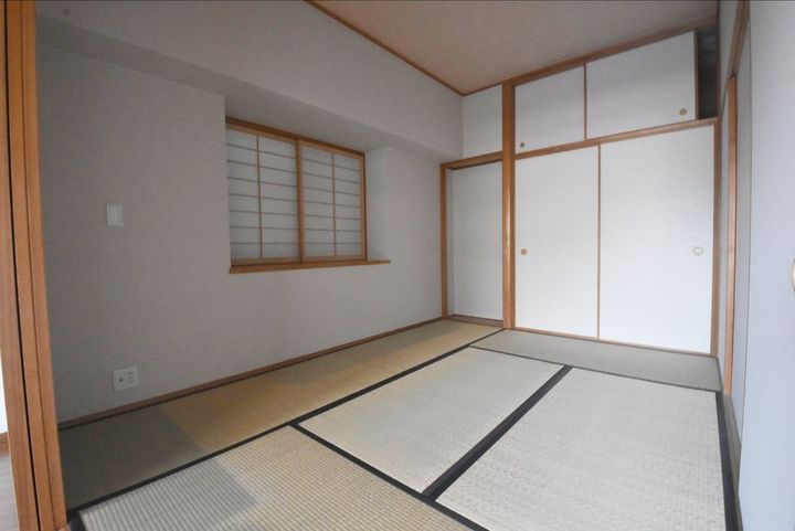 ロイヤルクリスタル白島の居間