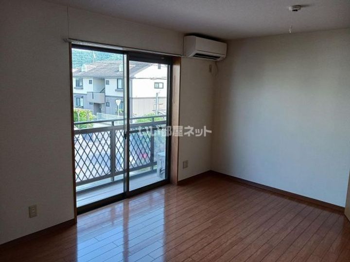 滋賀県米原市下多良3(アパート)の賃貸物件の居間