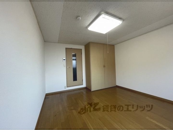 レオパレス関屋の居間